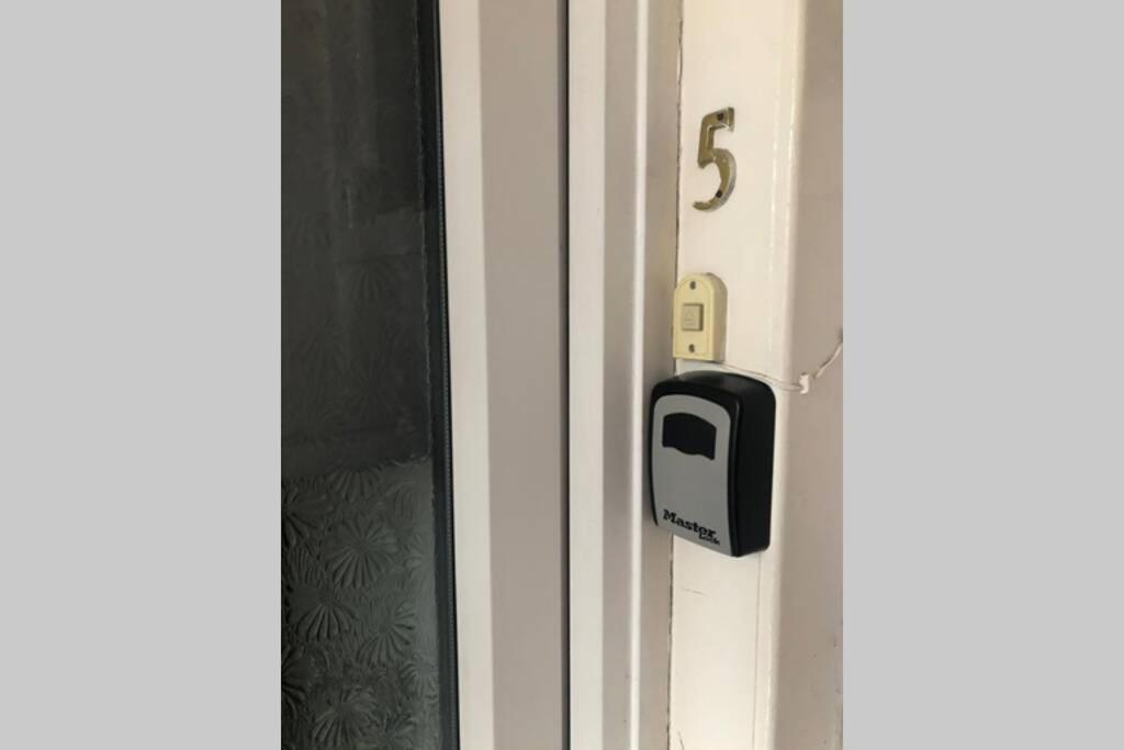 One Bedroom Flat On The Banks Of Loch Lomond 亚历山德里亚 外观 照片