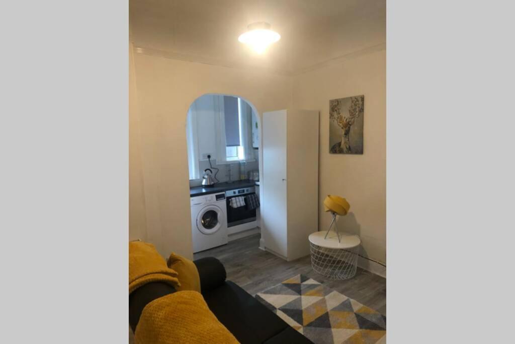 One Bedroom Flat On The Banks Of Loch Lomond 亚历山德里亚 外观 照片