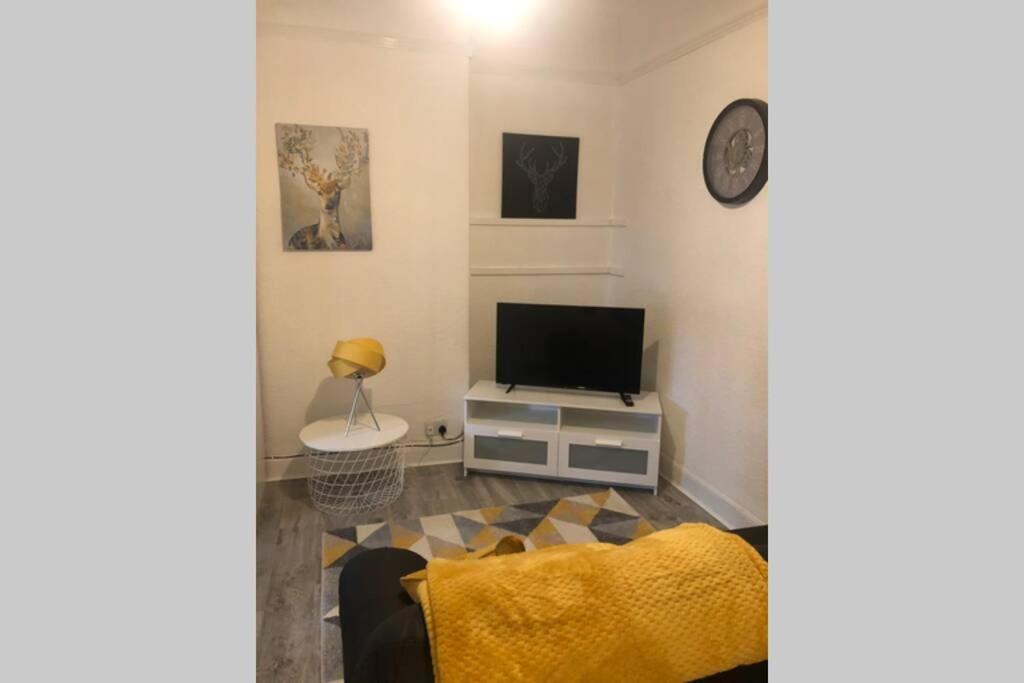 One Bedroom Flat On The Banks Of Loch Lomond 亚历山德里亚 外观 照片