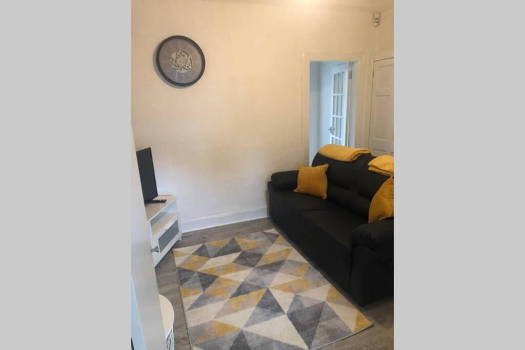 One Bedroom Flat On The Banks Of Loch Lomond 亚历山德里亚 外观 照片